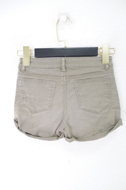 Шорты H&M светлые на 8-9 лет