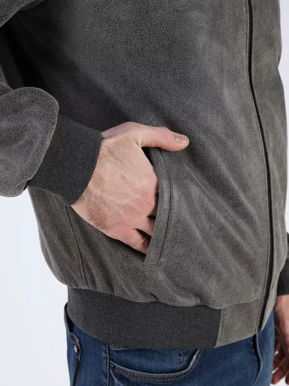 Кожаная куртка демисезонная бомбер