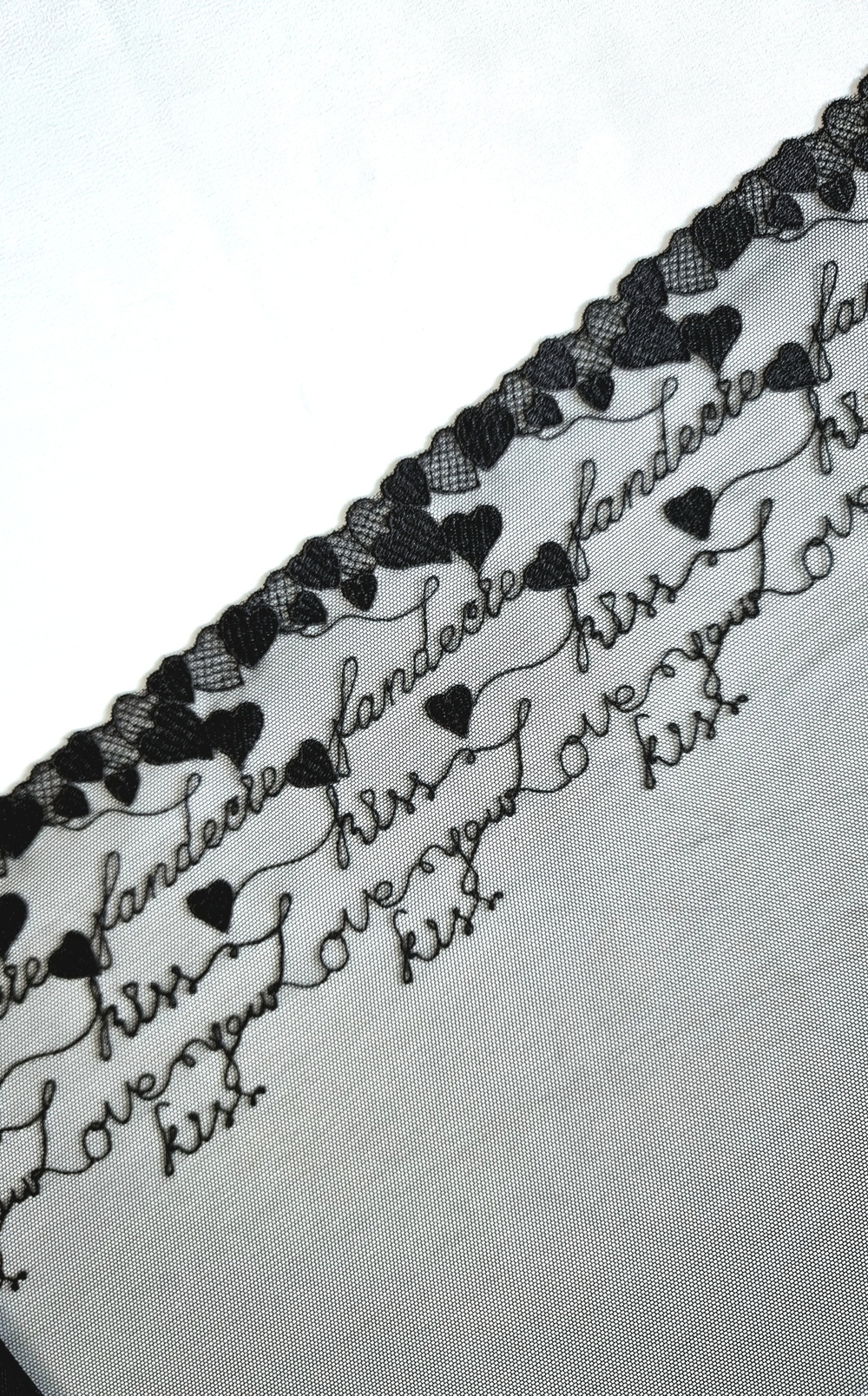 Вышивка на сетке черная левая К580