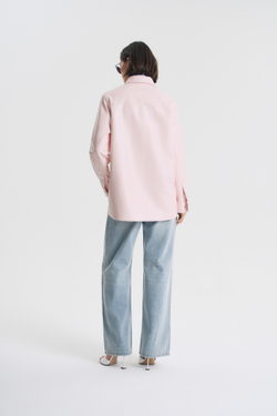 Рубашка из розовой экокожи