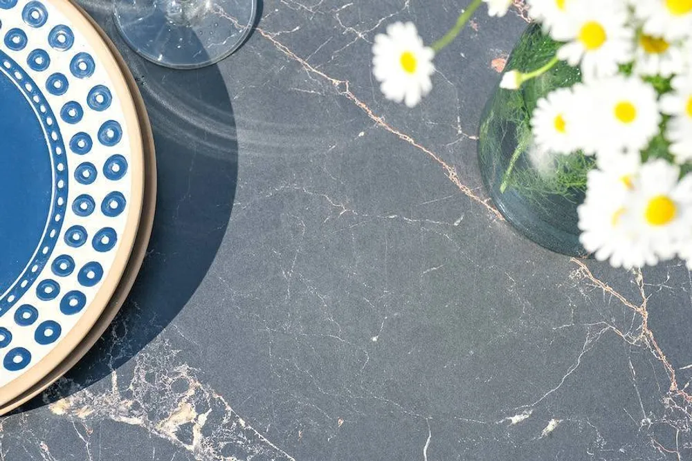 "Гранада" лаунж-зона из алюминия со столиком из HPL