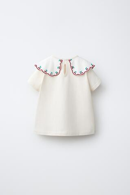 ZARA ФУТБОЛКА С КОНТРАСТНЫМ ВОРОТНИКОМ И ВЫШИВКОЙ, ЭКРЮ