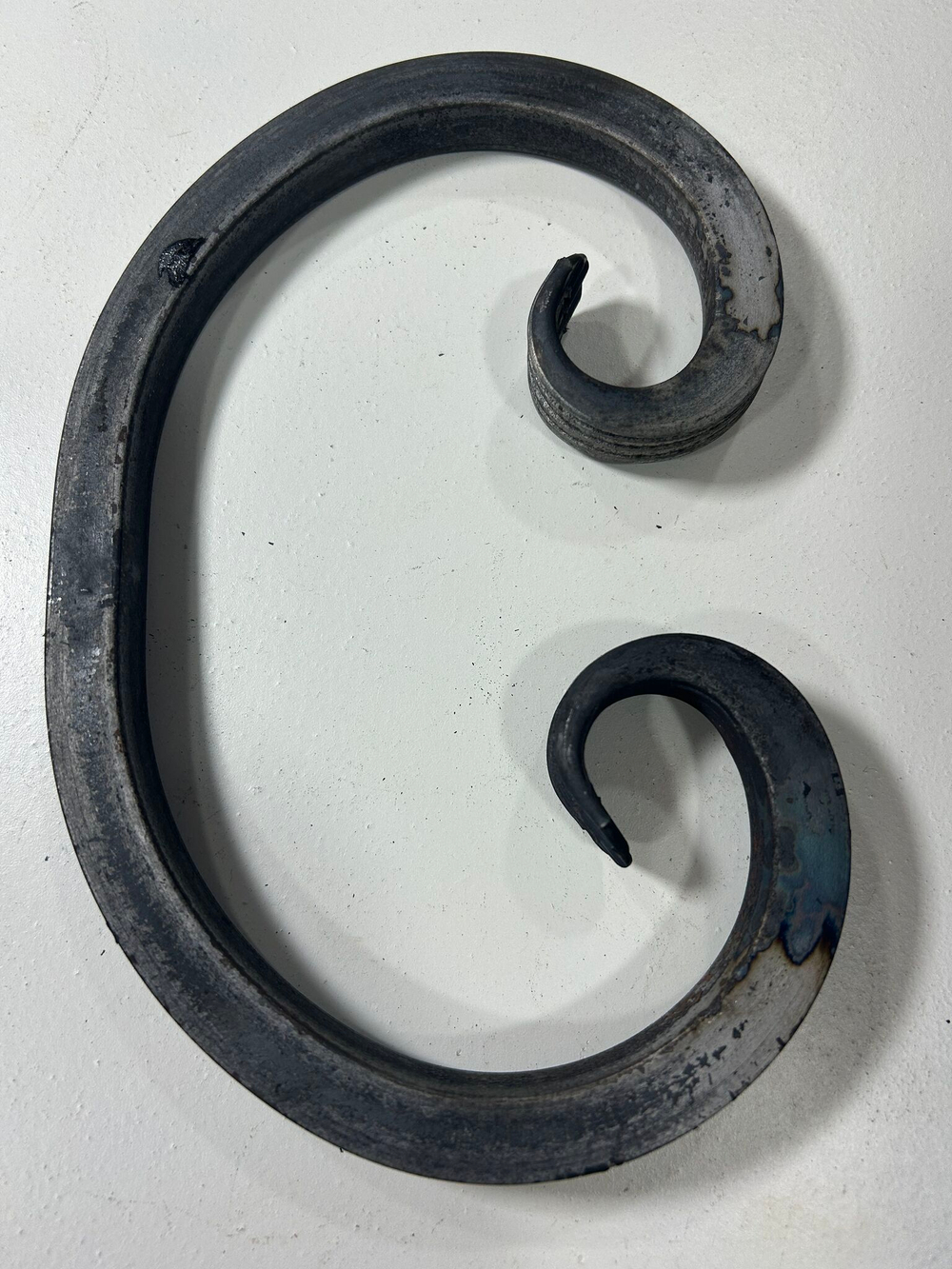 Кованый элемент вензель 130х230мм квадрат полнотелый 14х14мм