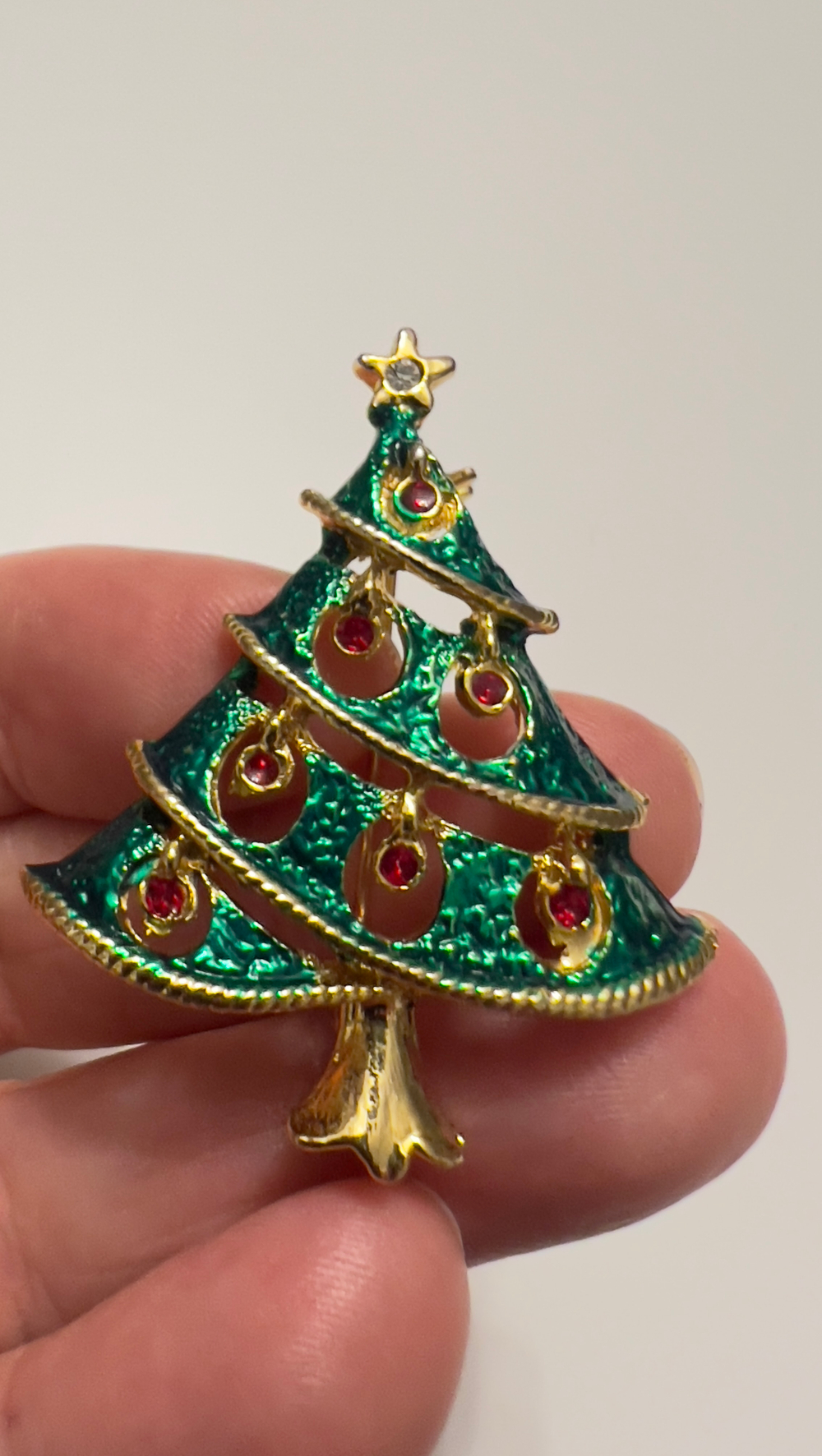 Новогодняя брошь елочка