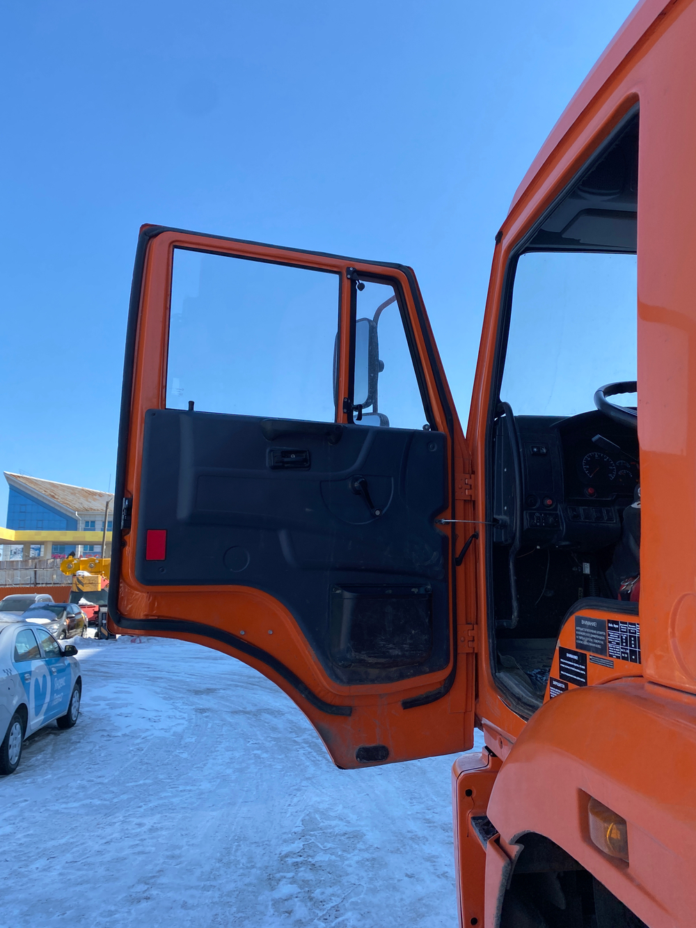 Кран центр "КАМАЗ" 659100 на шасси КамАЗ 43118 6x6 Бортовой с КМУ 659100 (Дизельный, 11,8 л, 300 л.с