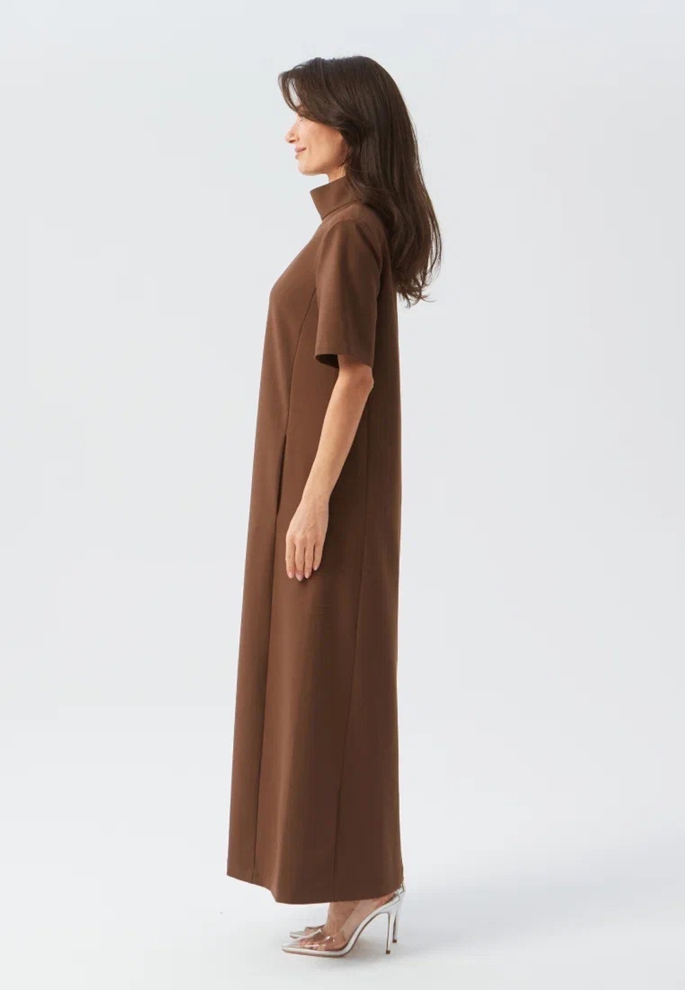 Платье с воротником-стойкой