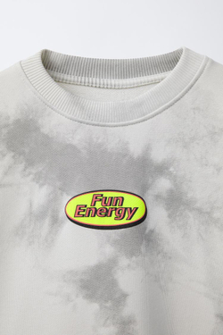 ZARA ТОЛСТОВКА С ПРИНТОМ ТАЙ-ДАЙ, СВЕТЛО-СЕРЫЙ