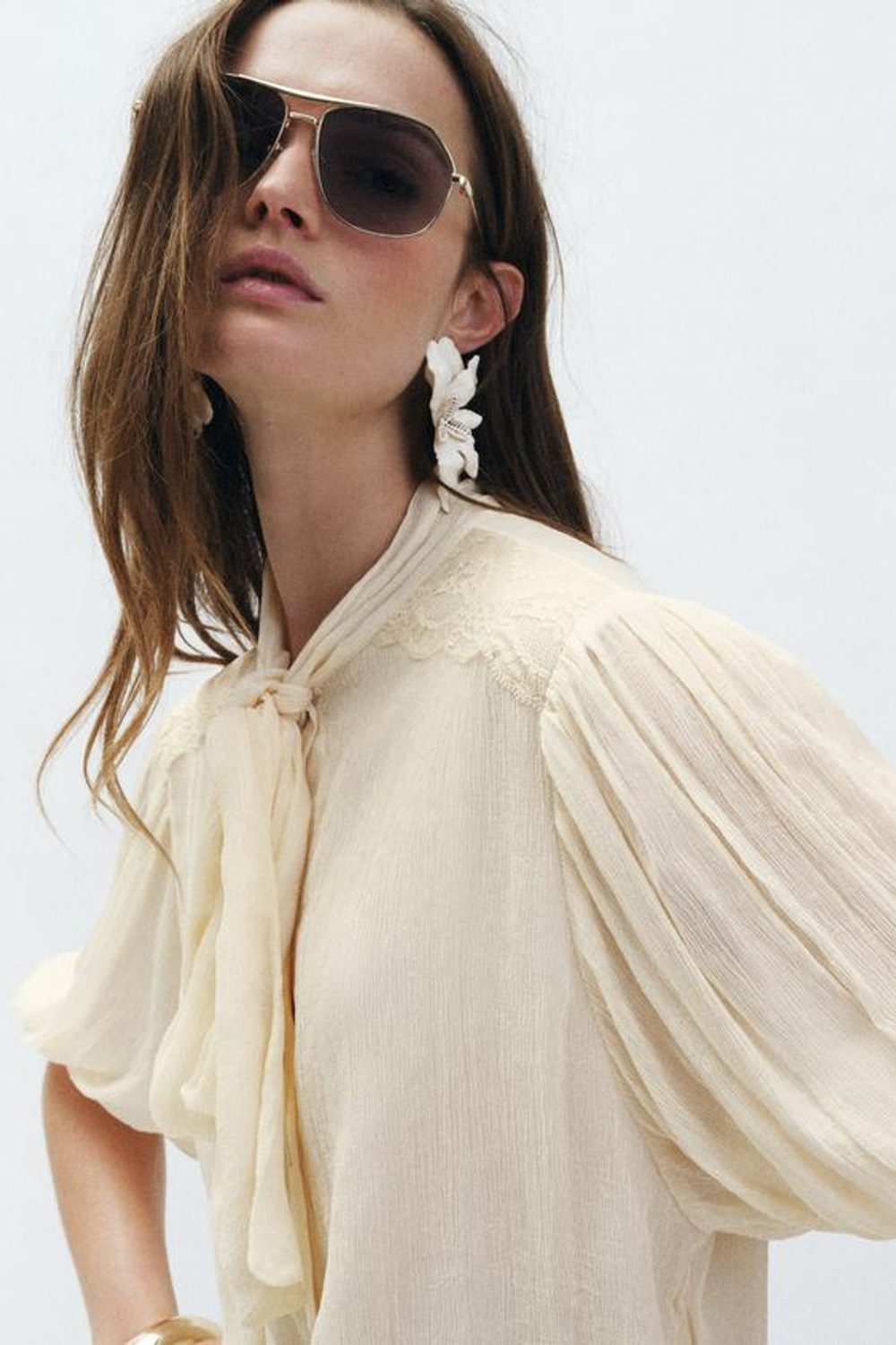 ZARA КОРОТКИЙ КОМБИНЕЗОН С КРУЖЕВОМ — ZW COLLECTION, ЭКРЮ/БЕЖЕВЫЙ