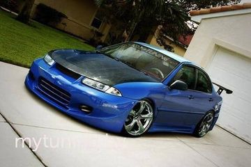 Передний бампер Mitsubishi Carisma I