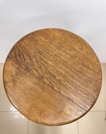 Резной деревянный столик-подставка