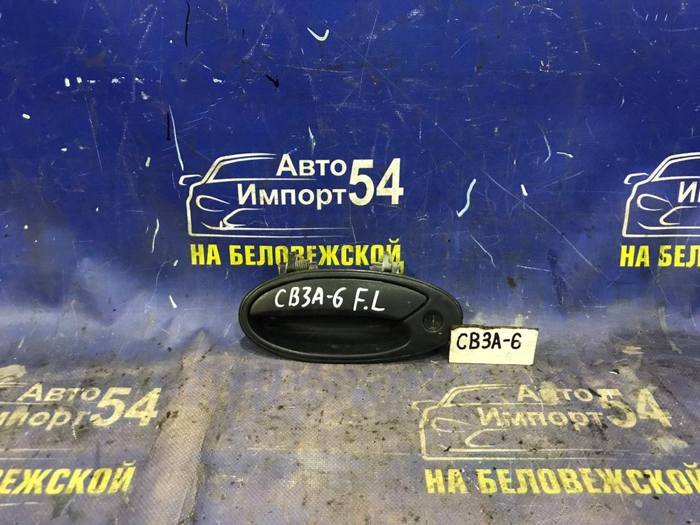 Ручка двери передней левой внешняя MITSUBISHI LANCER 1993