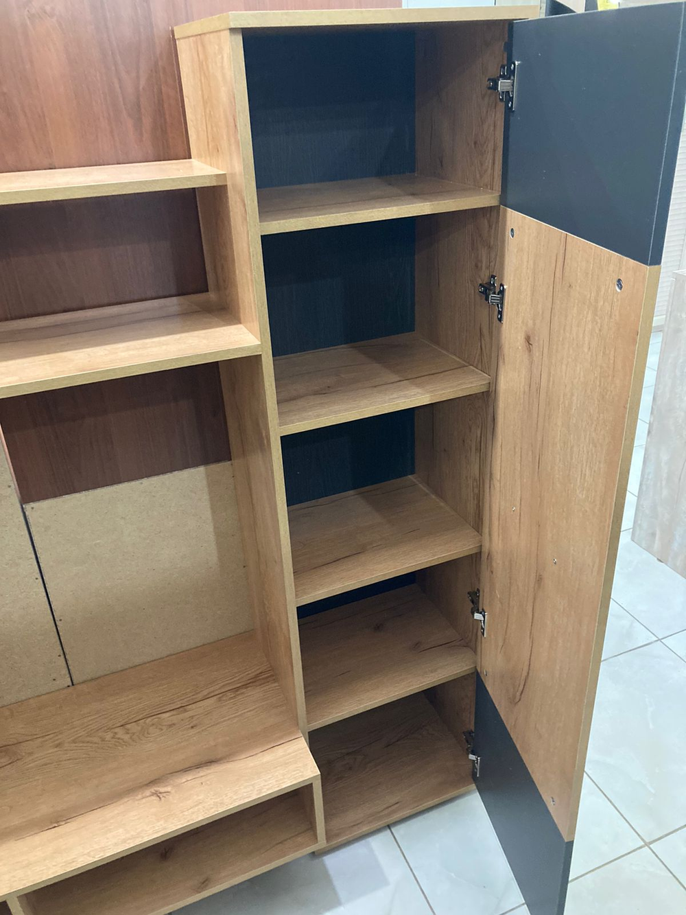 Стенка Александра-5 ЛДСП дуб золотистый/антрацит