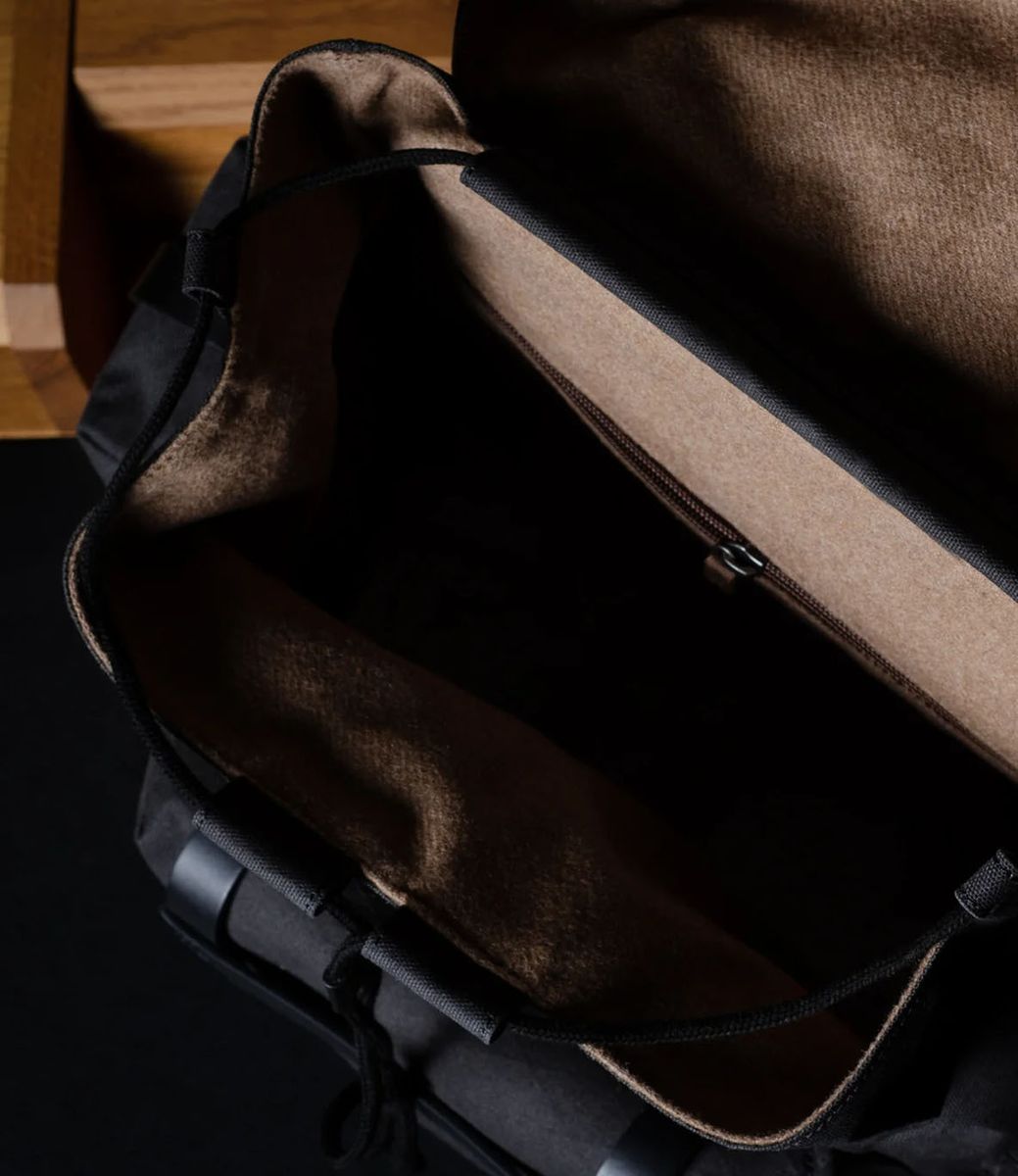 Hard Graft Berg Black Charcoal — рюкзак из ткани X-Pac