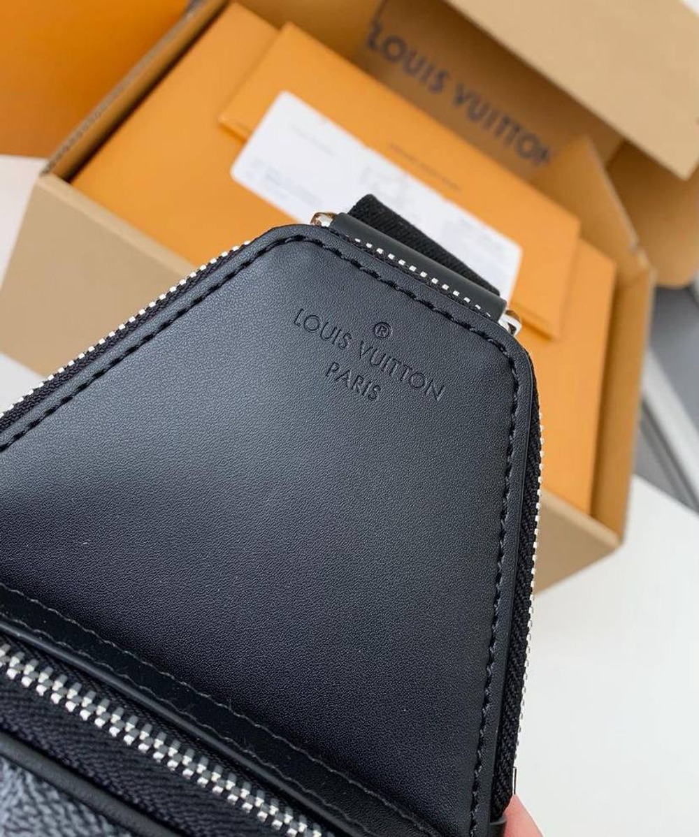 Сумка-мессенжер Louis Vuitton