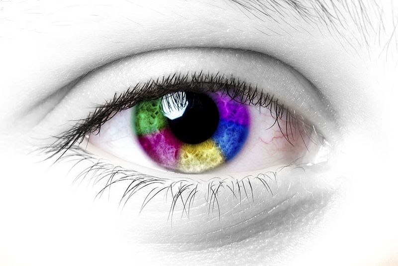 Новый имидж с цветными контактными линзами