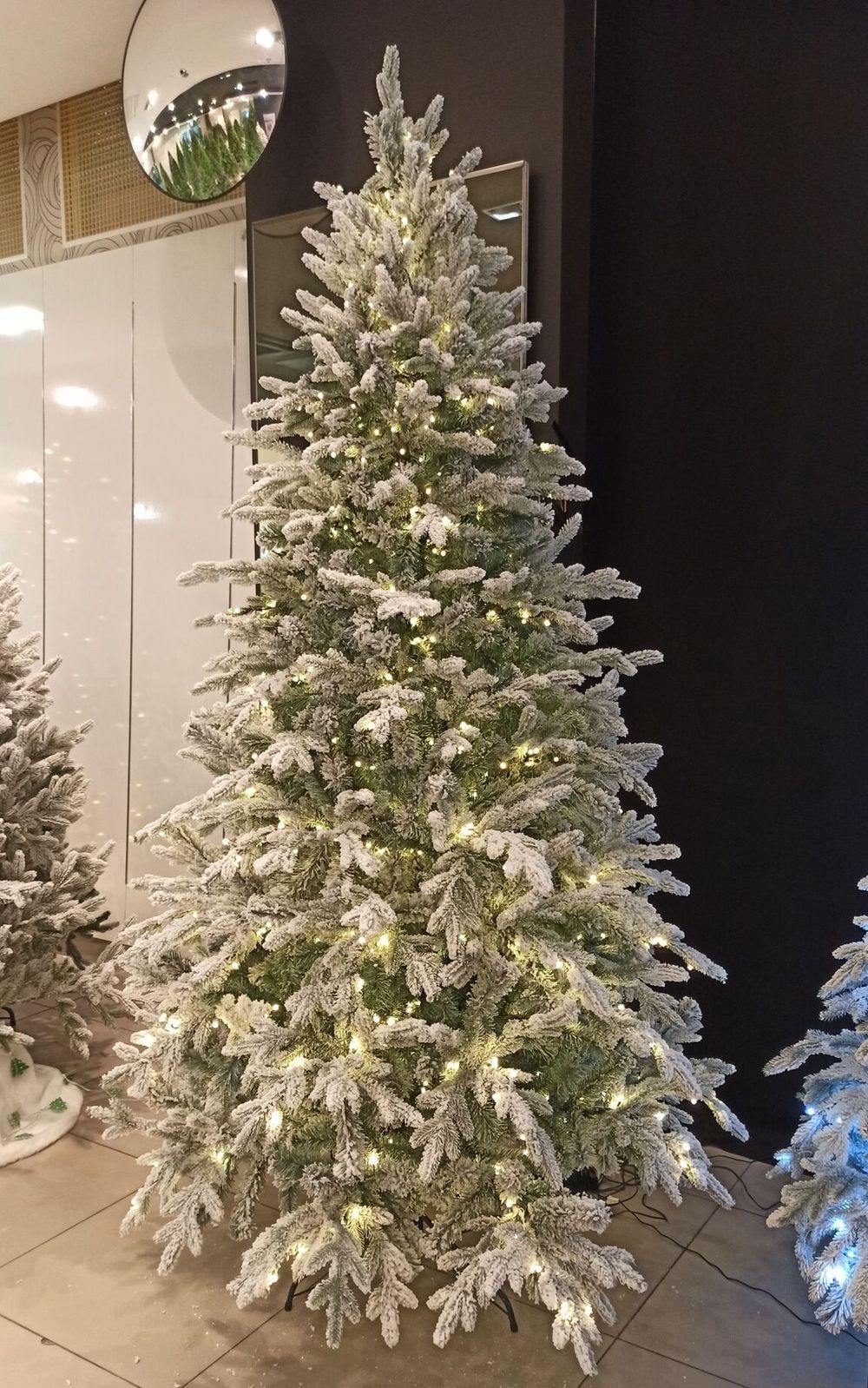 Заснеженная ель с гирляндой «Россо» теплый свет (Литая+пвх) 120 см / 1,2 м