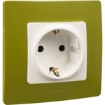 Розетка с заземлением со шторками 16А 250В белый ETIKA Legrand