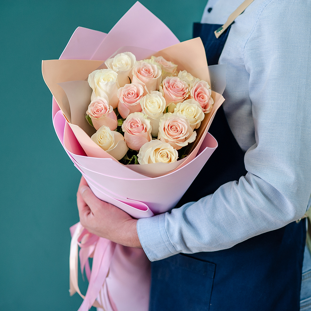 15 белых и розовых роз Эквадор