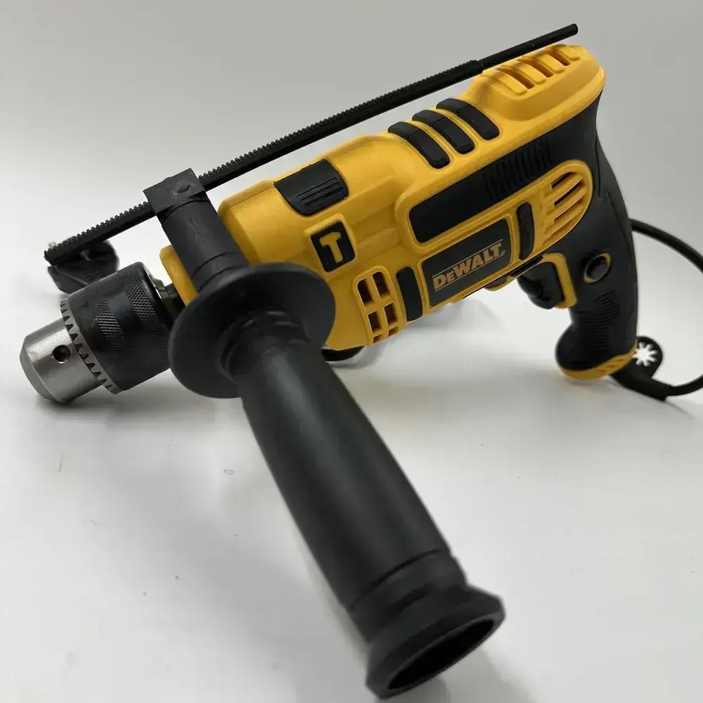Дрель ударная электрическая DeWALT 650W с регулировкой оборотов. DWD014S
