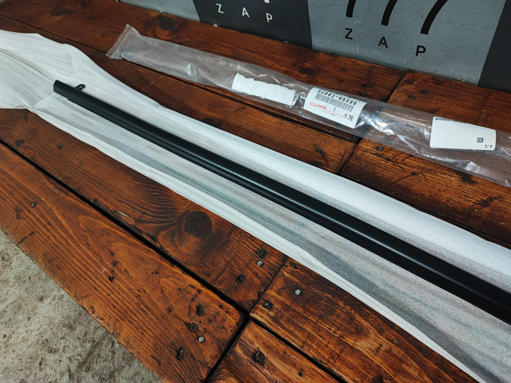 Уплотнитель стекла переднего левого Toyota GT-86 Новый Оригинал SU00308596