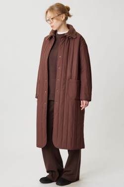 Стеганое пальто коричневого цвета