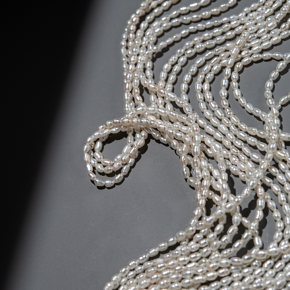 Жемчуг культивированный овальный, белый, 2,5*3,5-4мм