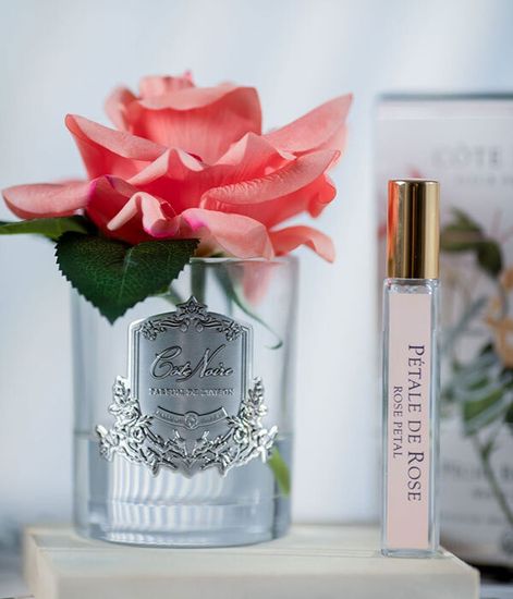 Персиковая роза ароматизированная в прозрачной вазе, Cote Noire