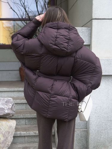 Пуховик летучая мышь с поясом в шоколадном цвете