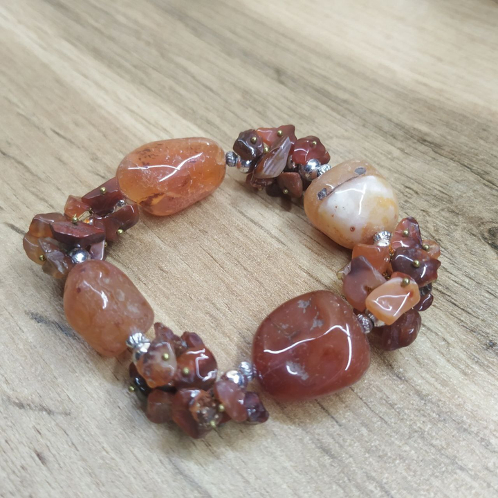 Браслет Сердолик на резинке, крупные бусины, крошка