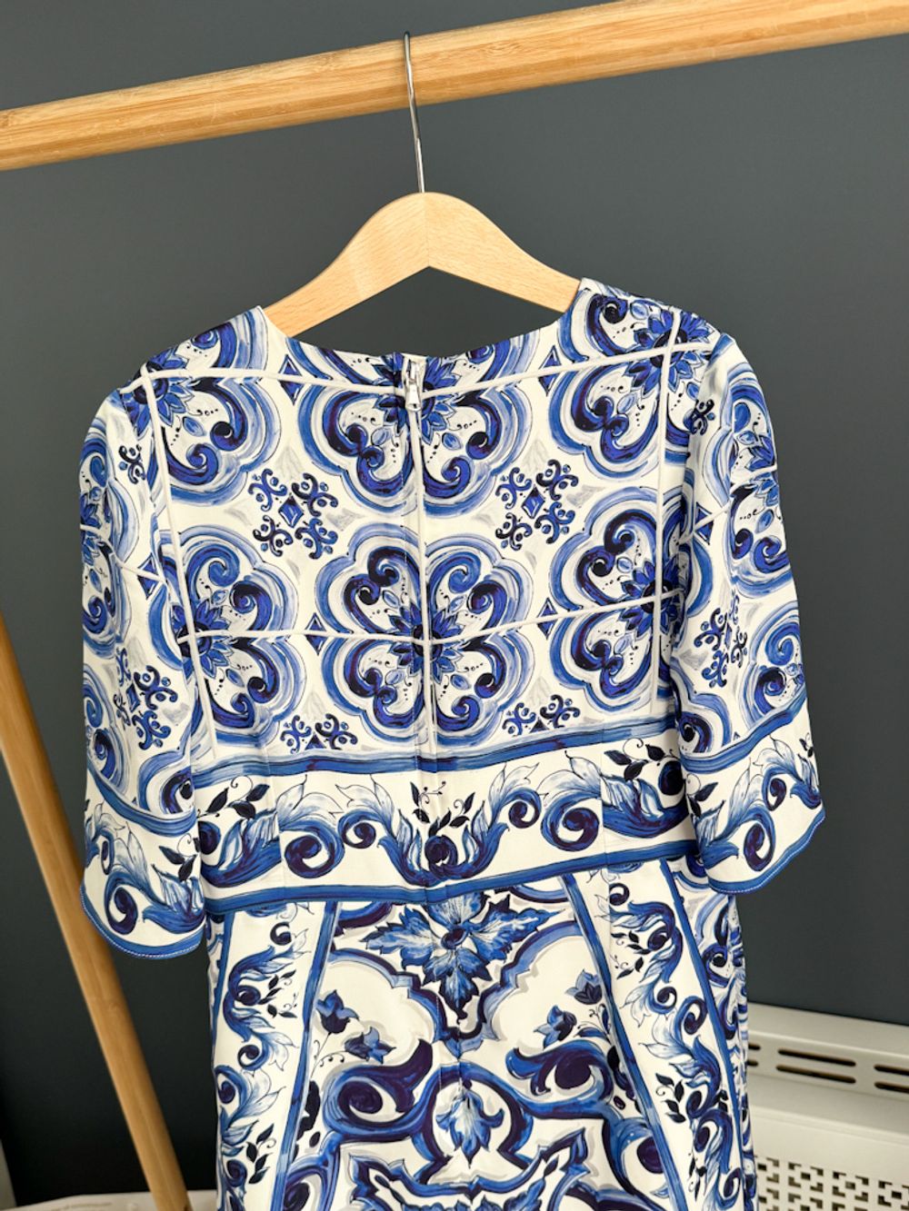 Шелковое платье Dolce & Gabbana, 146