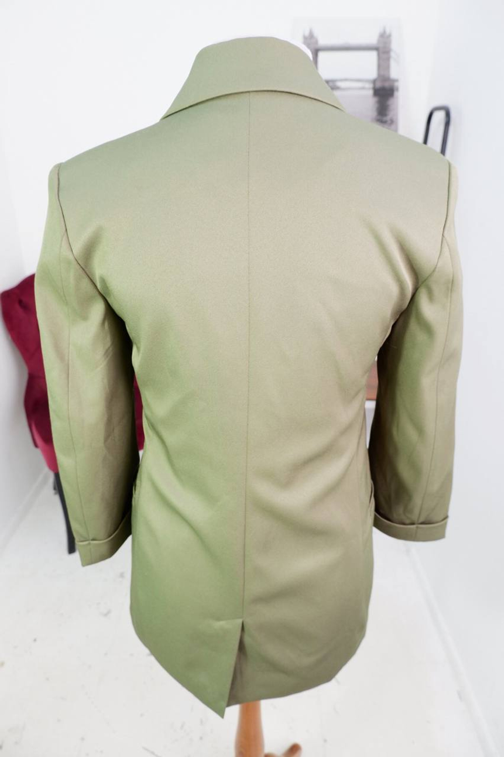 Жакет Stradivarius модного цвета, маркировка S, визуально на 44 размер