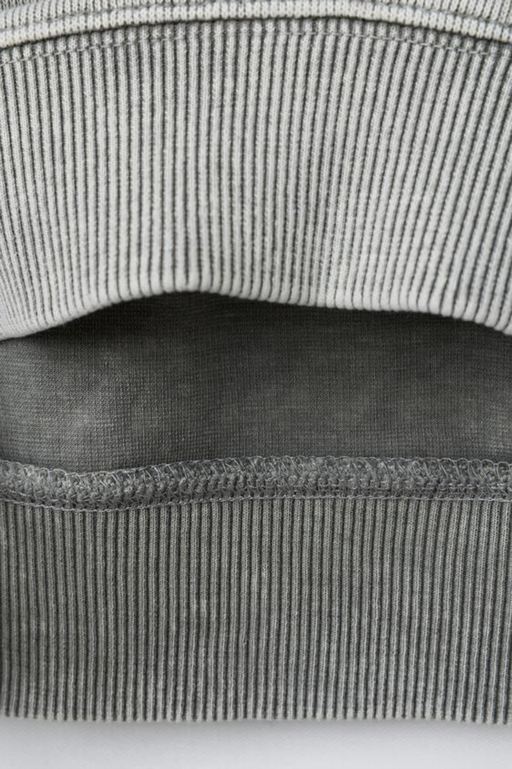 ZARA ТОЛСТОВКА С НАДПИСЬЮ И ЭФФЕКТОМ ПОТЕРТОСТИ, СЕРЫЙ