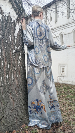 Костюм "Гжель" (блуза и юбка), коллекция "Сны белого камня", по мотивам белокаменной резьбы домонгольских соборов Владимирской земли