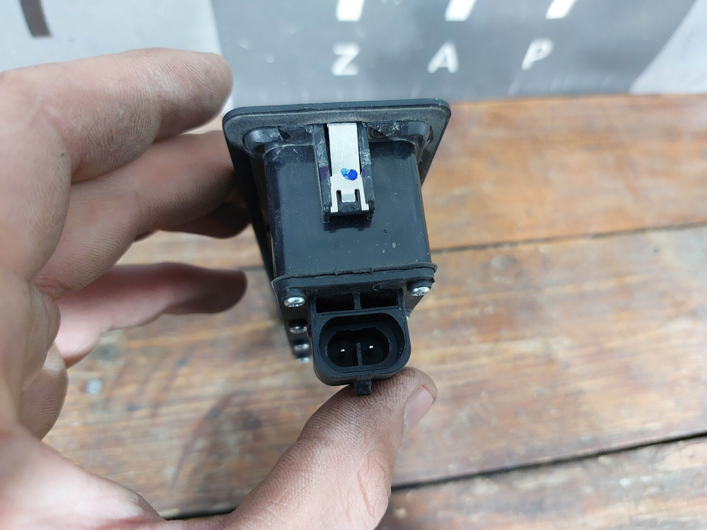 Ручка крышки багажника Geely Monjaro 21-нв Б/У Оригинал 7045133700