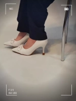 Туфли белые на низком каблуке