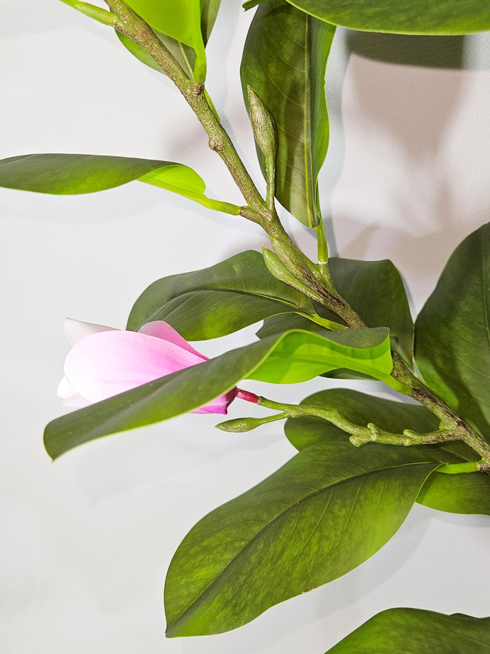 Куст искусственная Магнолия с розовыми цветами 100см в кашпо