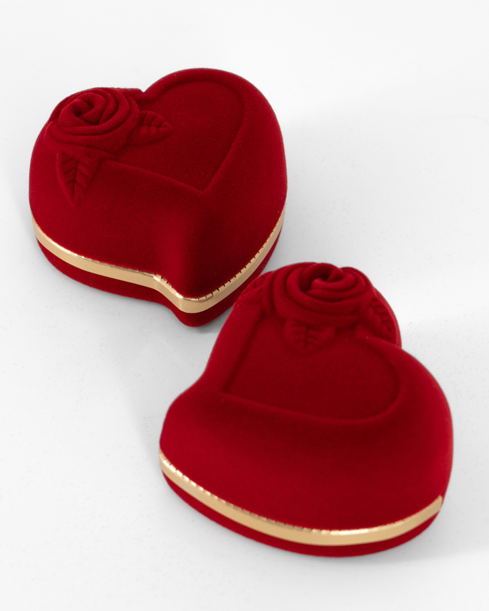 Флокированный футляр сердечко с цветком и кантовкой для украшений