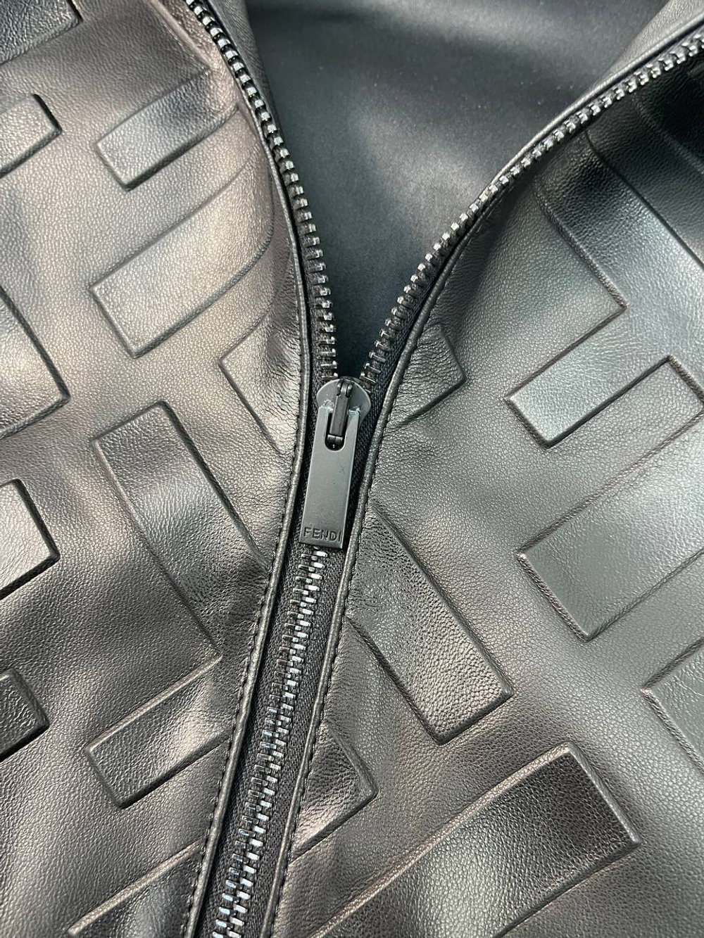 Кожаная куртка Fendi