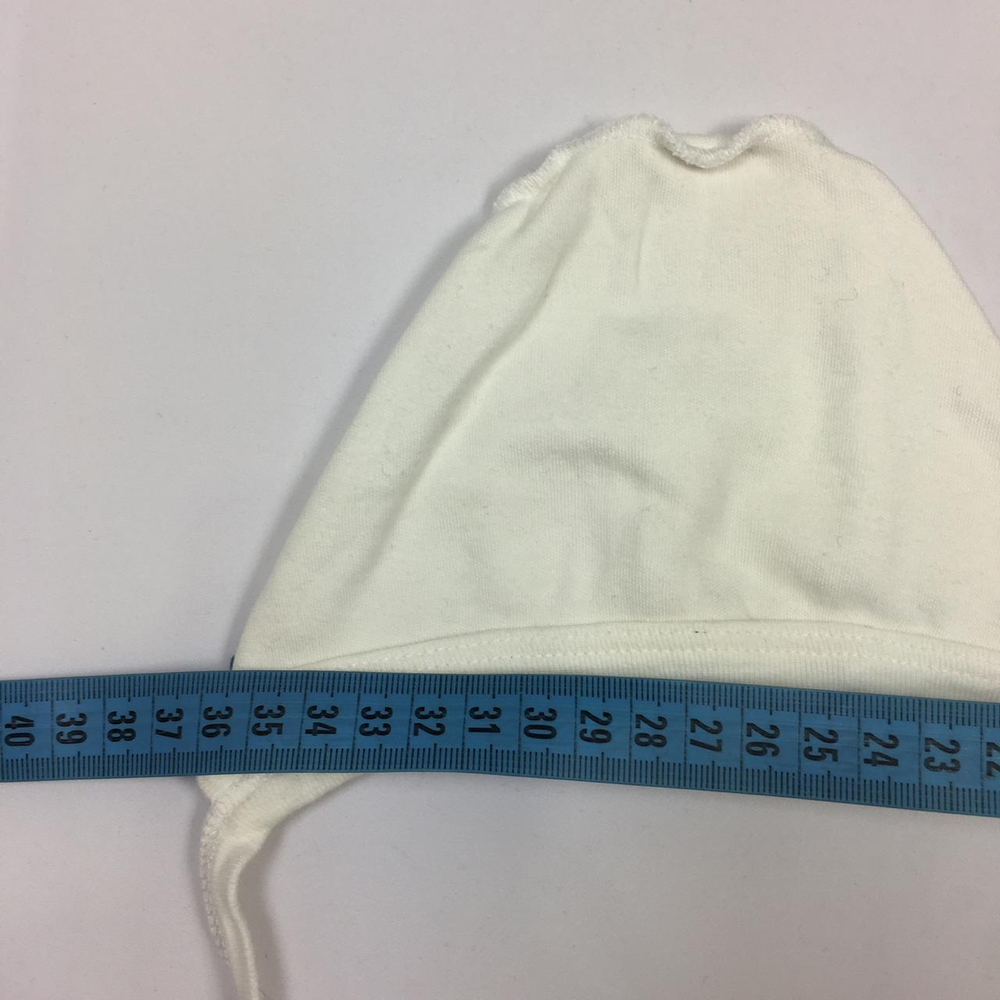 Шапка белого цвета на 1-3 месяца