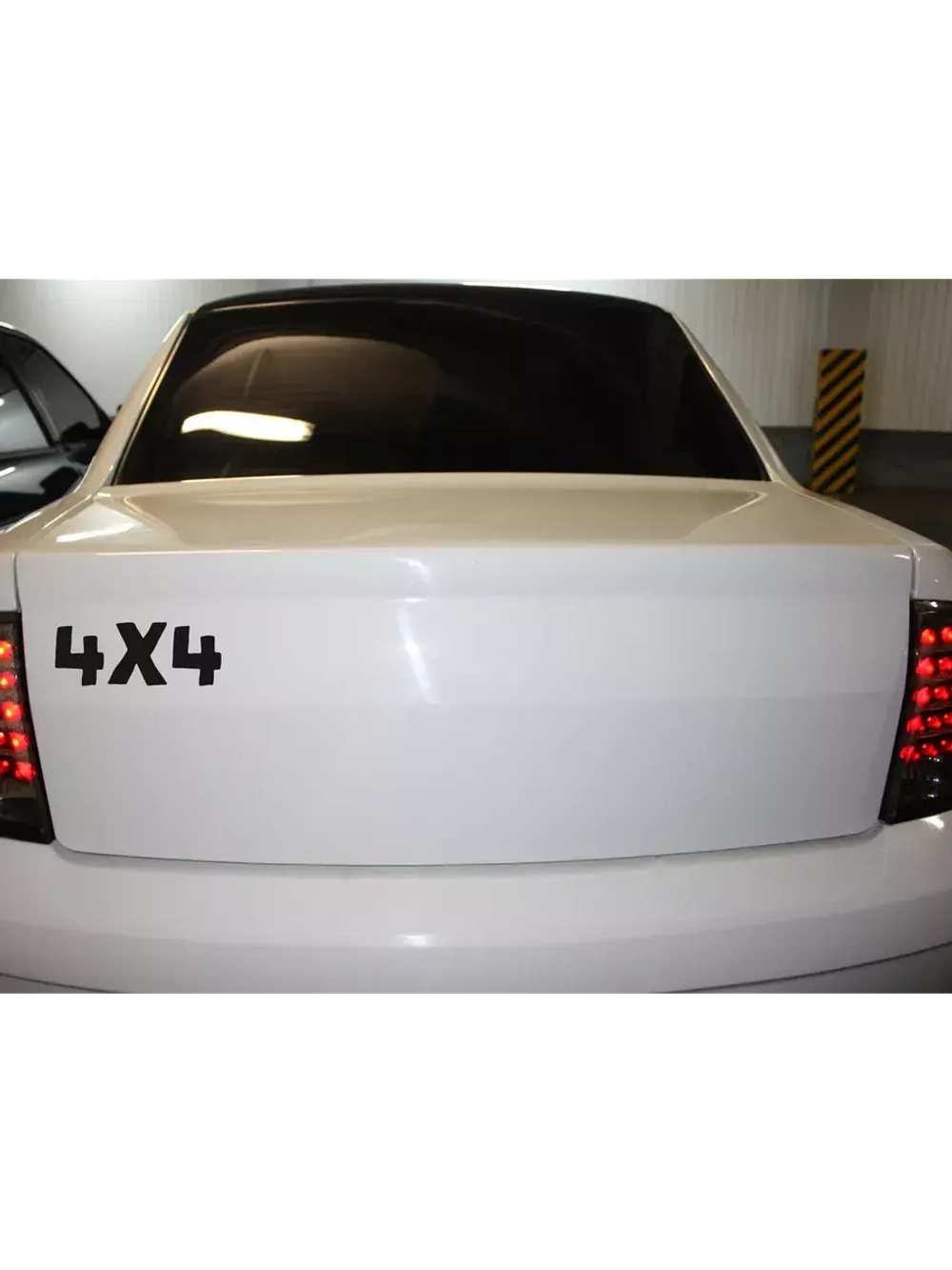 Наклейка на авто "4х4" 14х6