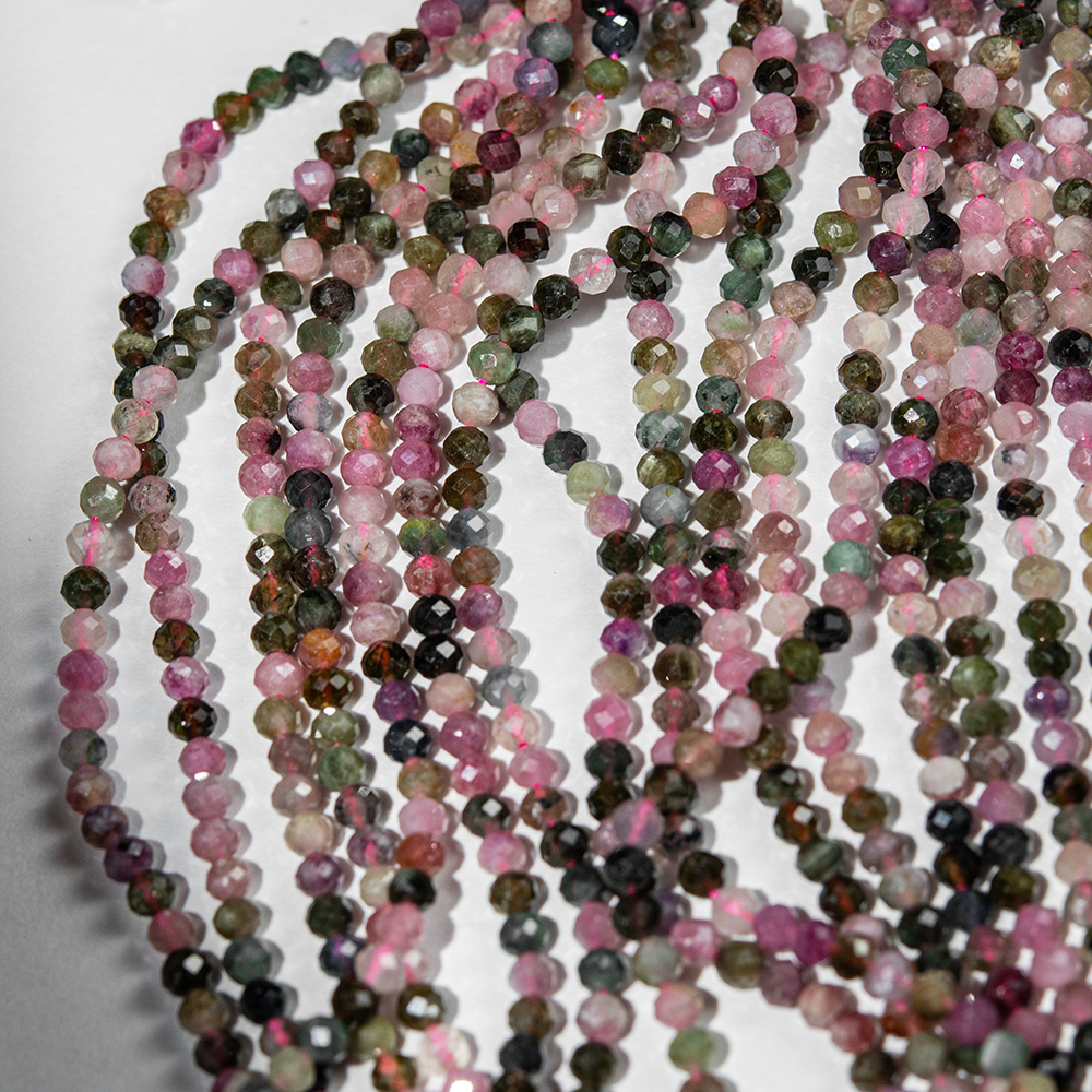 Турмалин натуральный, 3,6мм, шар, микроогранка