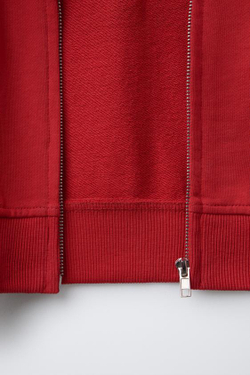 ZARA ТОЛСТОВКА С МОЛНИЕЙ И РЕЛЬЕФНЫМ ПРИНТОМ, КРАСНЫЙ