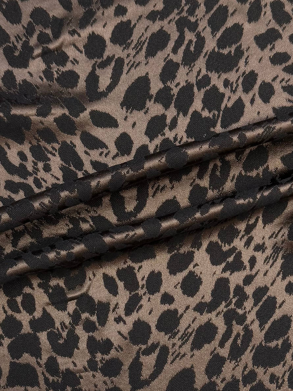 Жаккард шелк с вискозой коричневый с абстрактным принтом