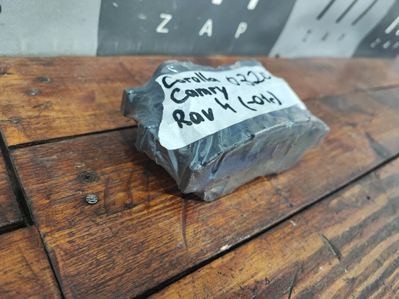 Колодки тормозные передние Corolla (E100) Новые ADT34285