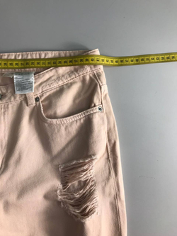 Джинсы H&M с порезами красивого оттенка, маркировка 38, визуально на 44 размер