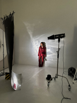 Костюм в пайетку бордо