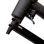 Пистолет скобозабивной мебельный Hybest 8016F (пневматический, обивочные скобы тип 80 21Ga) Пистолет скобозабивной мебельный Hybest 8016F (пневматический, обивочные скобы тип 80 21Ga)