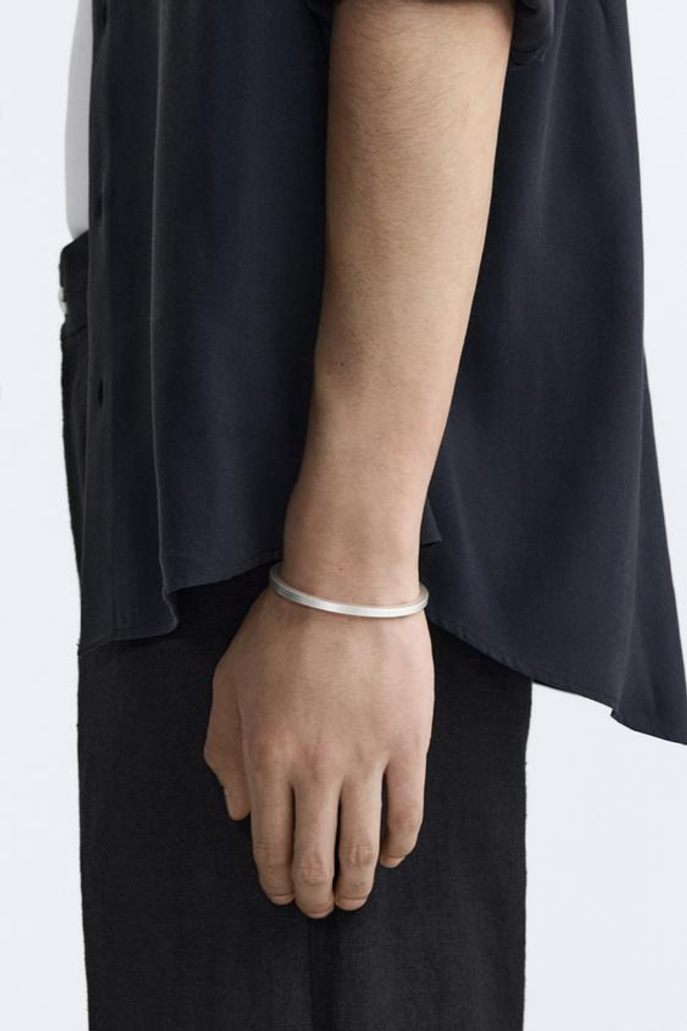 ZARA ЖЕСТКИЙ МЕТАЛЛИЧЕСКИЙ БРАСЛЕТ, СЕРЕБРИСТЫЙ