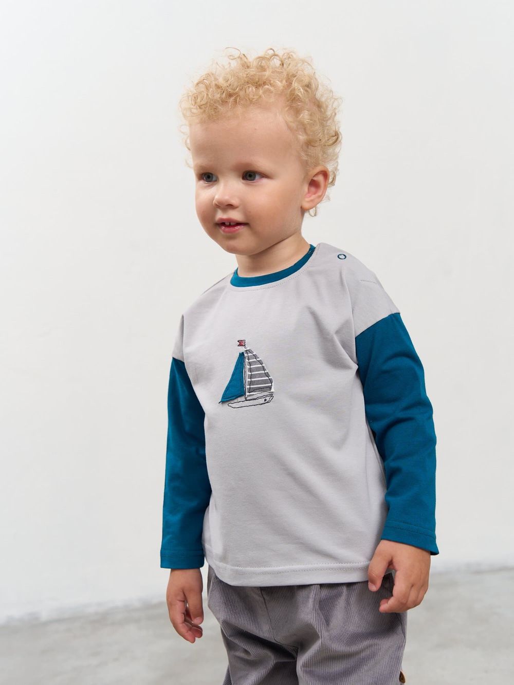 Лонгслив Колор блок "Туман" с принтом 0+