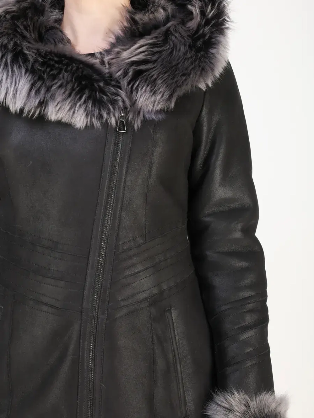 Дубленка зимняя натуральная с капюшоном